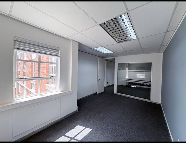1,390M² OFFICE FOR SALE IN WITKOPPEN